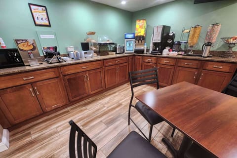 Free daily continental breakfast