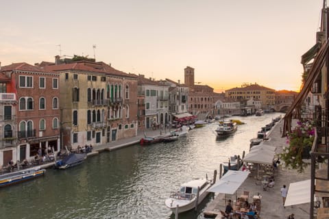 Deluxe Apartment, 1 Bedroom, Canal View | City view