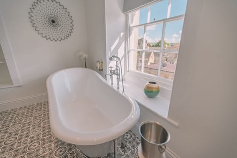 Premier Suite, Ensuite, River View (Euro) | Bathroom