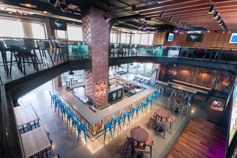 3 restaurants; breakfast, lunch, dinner, and brunch served