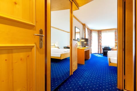 Premium bedding, in-room safe, desk, free WiFi