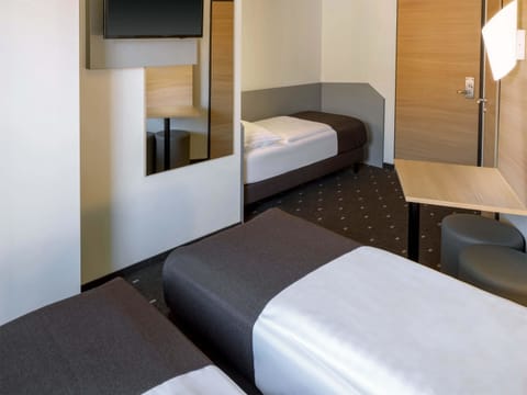 Triple Room | Desk, soundproofing, WiFi (free), bed sheets