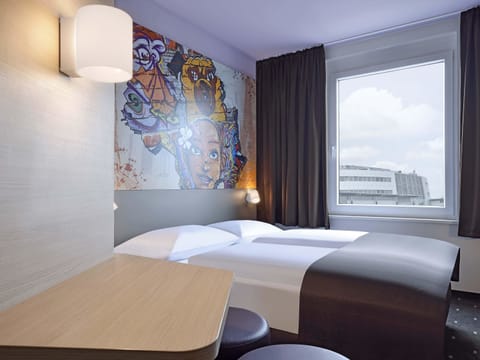 Double Room | Hypo-allergenic bedding, desk, free WiFi, bed sheets