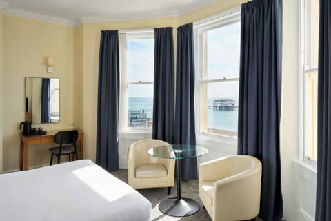 Room, 1 Double Bed, Sea View | Hypo-allergenic bedding, desk, iron/ironing board, free WiFi