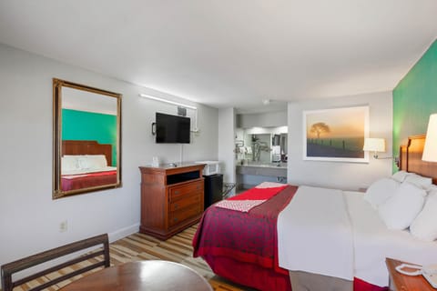 Hypo-allergenic bedding, iron/ironing board, free WiFi, bed sheets