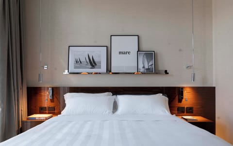 Deluxe Room | Premium bedding, down comforters, minibar, in-room safe