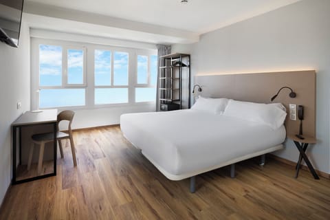 Double Room | Minibar, in-room safe, desk, iron/ironing board
