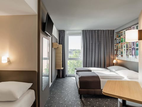 Triple Room | Desk, soundproofing, free WiFi