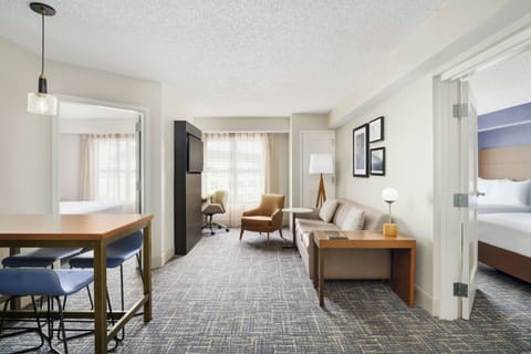 Pillowtop beds, in-room safe, desk, laptop workspace