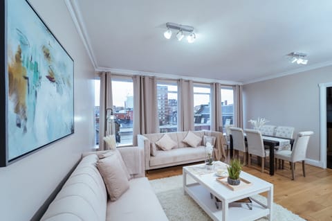 Royal Apartment, Accessible, Ensuite | Interior