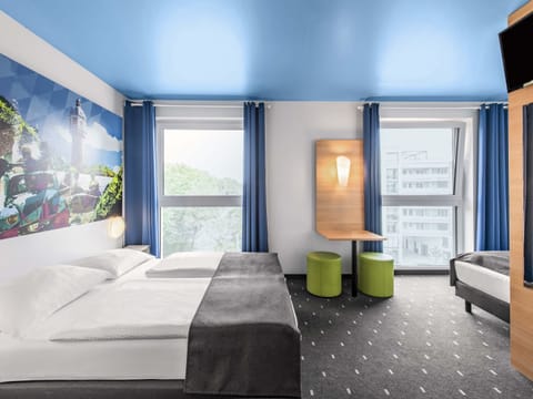 Hypo-allergenic bedding available, desk, soundproofing, WiFi (free)