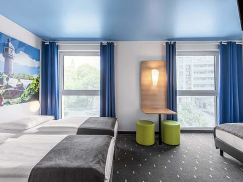 Triple Room | Hypo-allergenic bedding available, desk, soundproofing, WiFi (free)