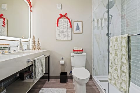 Room, 2 Queen Beds | Bathroom | Shower, free toiletries, hair dryer, towels