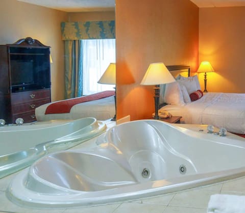 Suite (Jacuzzi) | Jetted tub