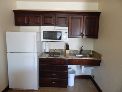 Business Suite, Accessible, Kitchen | Private kitchen | Full-size fridge, microwave, stovetop, coffee/tea maker