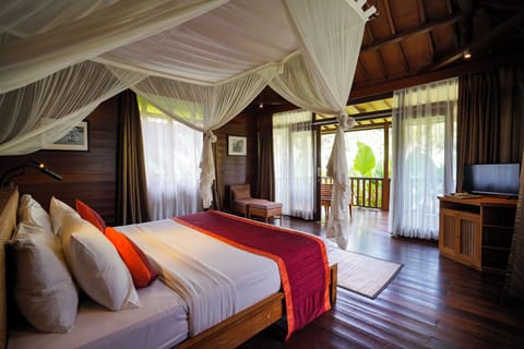 Joglo Villa Garden View | Minibar, in-room safe, desk, free WiFi