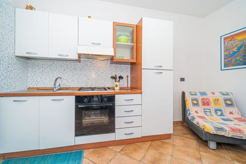 Apartment, 1 Bedroom, Smoking, Balcony | Private kitchen