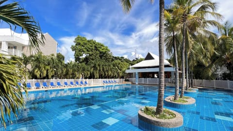 Outdoor pool, open 10:00 AM to 8:00 PM, pool umbrellas, sun loungers
