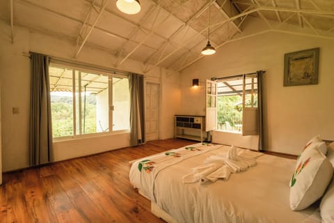 Deluxe Room, 1 King Bed, Ensuite, Valley View | Premium bedding, down comforters, individually decorated, rollaway beds