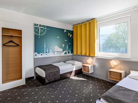 Hypo-allergenic bedding available, desk, soundproofing, WiFi (free)
