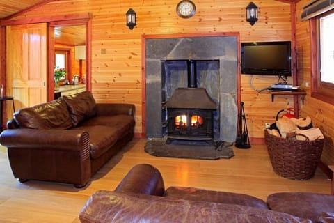 Woodcutters Cabin | Living area | 32-inch flat-screen TV with digital channels, TV