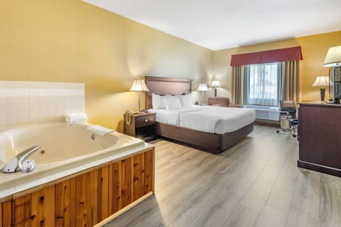 Room, 1 King Bed, Non Smoking, Jetted Tub | Iron/ironing board, free WiFi, bed sheets, alarm clocks