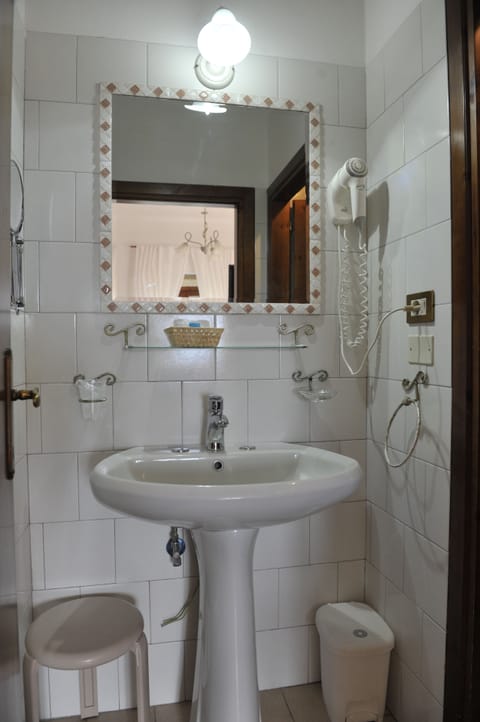 Basic Apartment, 2 Bedrooms, Garden View | Bathroom | Shower, free toiletries, hair dryer, bidet