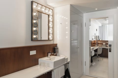 Cosy Room | Bathroom | Shower, rainfall showerhead, designer toiletries, hair dryer