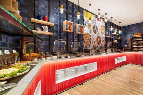 Daily buffet breakfast (AED 35 per person)