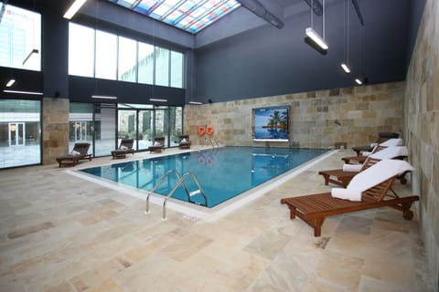 Indoor pool, sun loungers