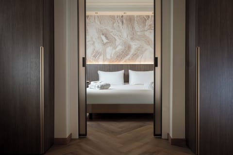 Luxury Suite, 1 Double Bed | Premium bedding, down comforters, minibar, in-room safe