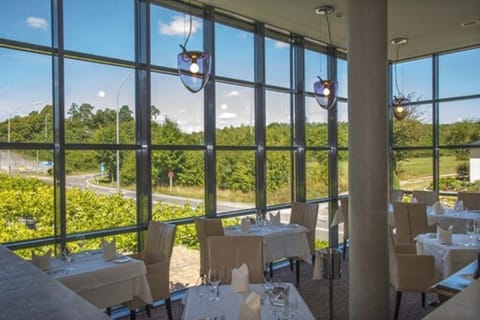 Lunch and dinner served, French cuisine