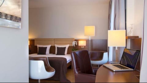 Classic Double Room | Hypo-allergenic bedding, free minibar, desk, laptop workspace