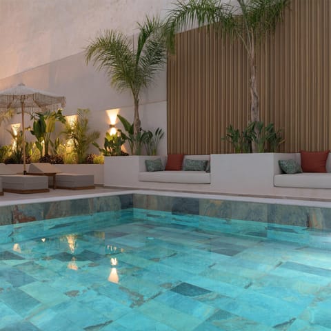 Outdoor pool, pool umbrellas, sun loungers