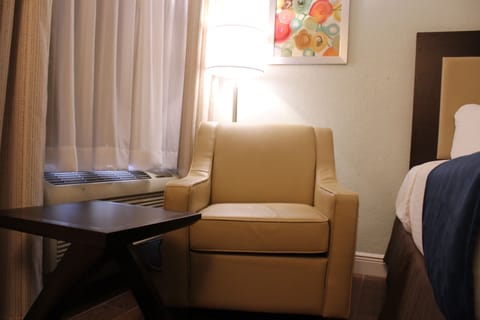 32-inch flat-screen TV with cable channels, TV