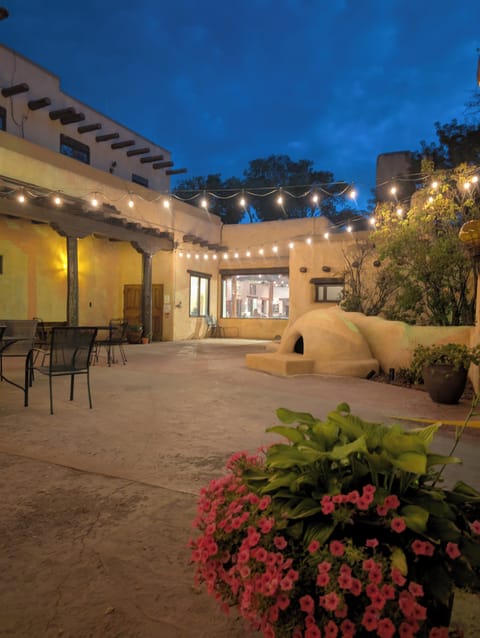 Breakfast and dinner served