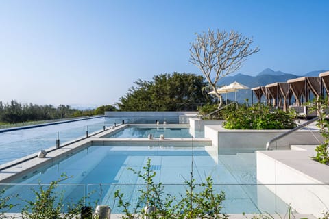 Hot tub, steam room