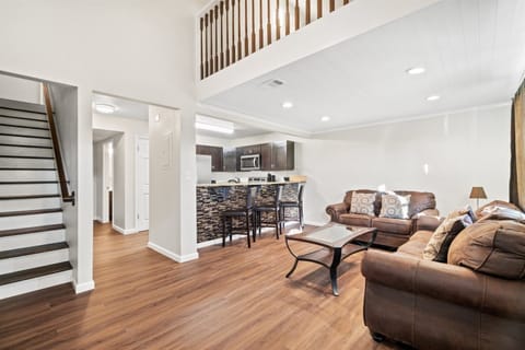 House, 1 Queen Bed with Sofa bed (5218 Beach Dr A) | Living area | TV