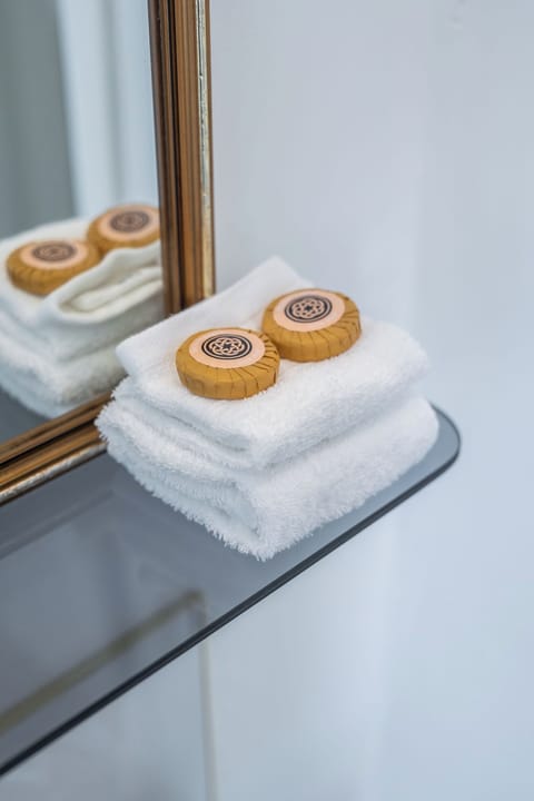 Double Room, Ensuite | Iron/ironing board, free WiFi, bed sheets