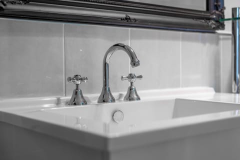 Spa Room with Waterfall View | Bathroom | Towels, soap, shampoo