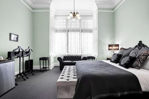 Spa Room with Waterfall View | Iron/ironing board, free WiFi, bed sheets