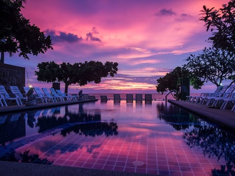 Outdoor pool, sun loungers
