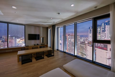 Premium Ondol Room | Premium bedding, in-room safe, blackout drapes, free WiFi