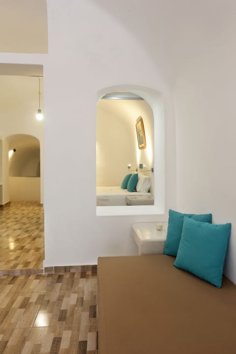 Luxury House, 2 Bedrooms, Hot Tub | In-room safe, individually decorated, individually furnished, desk