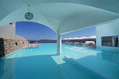 Seasonal outdoor pool, open 8:00 AM to 6:00 PM, pool umbrellas