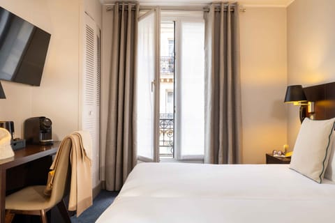 Twin Room | In-room safe, desk, soundproofing, iron/ironing board