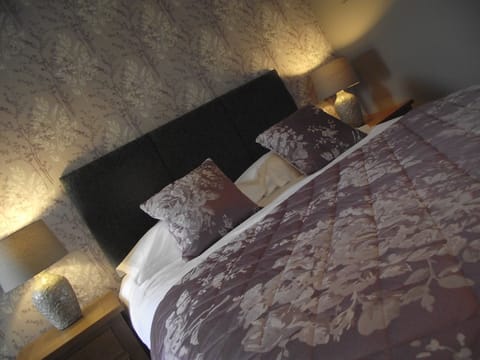 Superior Double Room | Desk, iron/ironing board, free WiFi, bed sheets