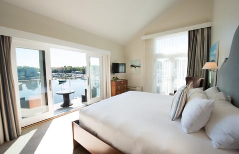 Suite, Balcony (Captain's) | Frette Italian sheets, premium bedding, individually decorated