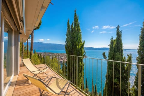 Standard Apartment, 3 Bedrooms, 2 Bathrooms, Mountainside (Rustichel fantastic Lake View) | Property grounds