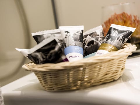 Deluxe Room, 1 Double Bed | Premium bedding, pillowtop beds, in-room safe, desk